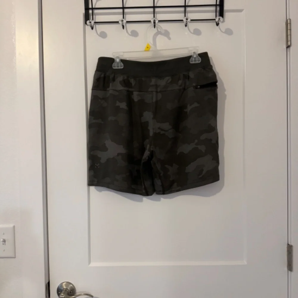 Camo Men's Lululemon Shorts - Picture 3 of 9